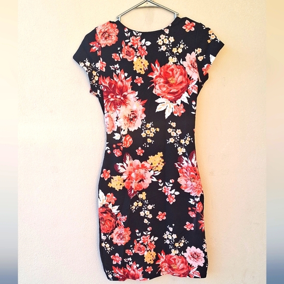 Almoust Famous Women's Framed Wrap Dress Size M - Picture 5 of 8